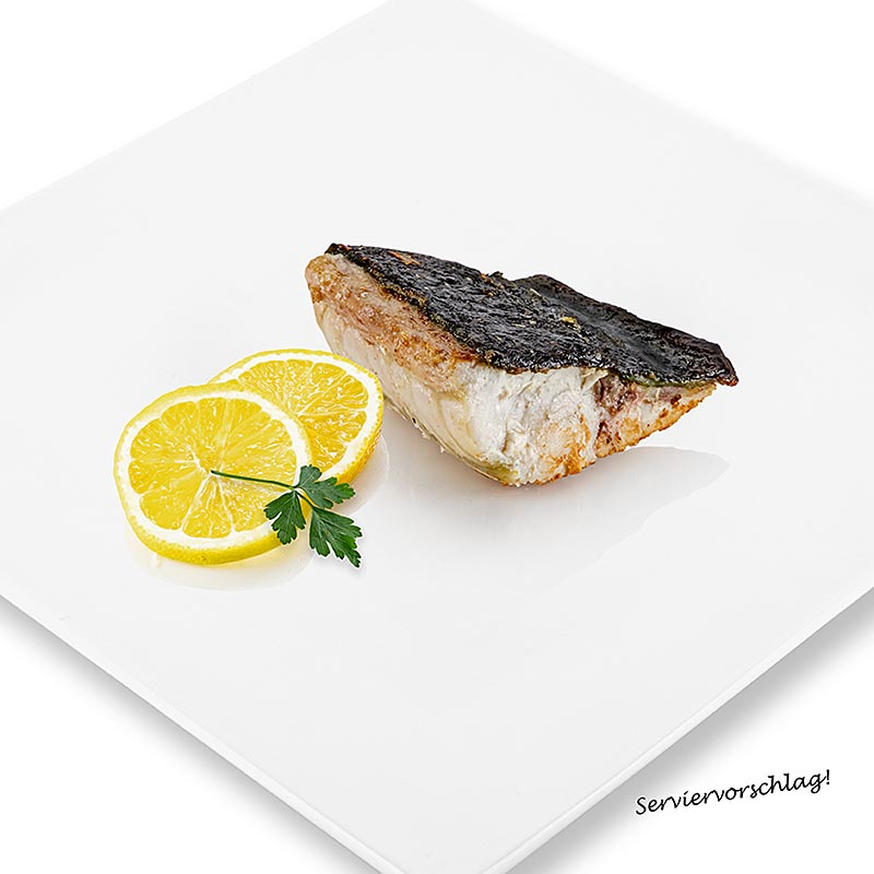 Filet d`esturgeon d`elevage (Acipenser baerii) avec peau - environ 900 g - vide