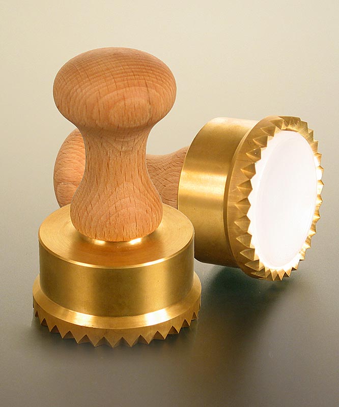 Cortador de raviolis, madera / laton, redondo con borde dentado, 65 mm - 1 pieza - Perder