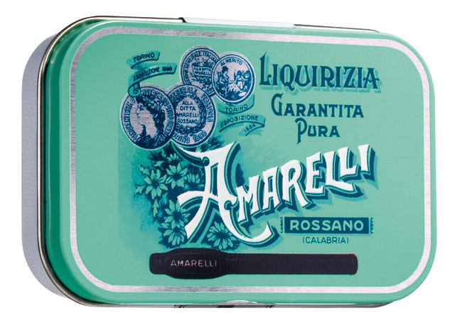 Liquirizia lattina verde, pura en trossos grans, pastilles de regalessia llauna de Medaglie, Amarelli - 12 x 40 g - visualitzacio