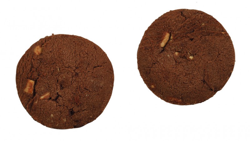 Triple Chocolate Chunk Biscuits, keksi kolmen tyyppisella suklaalla, tinalla, karryntekijalla ja hovimestarin kanssa - 200 g - voi