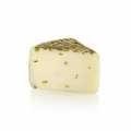 Pecorino Pistachio, cheese preparation made from sheep`s milk, piece - approx. 200 g - vacuum Pecorino Pistachio, cheese preparation made from sheep`s milk, piece - approx. 200 g - vacuum